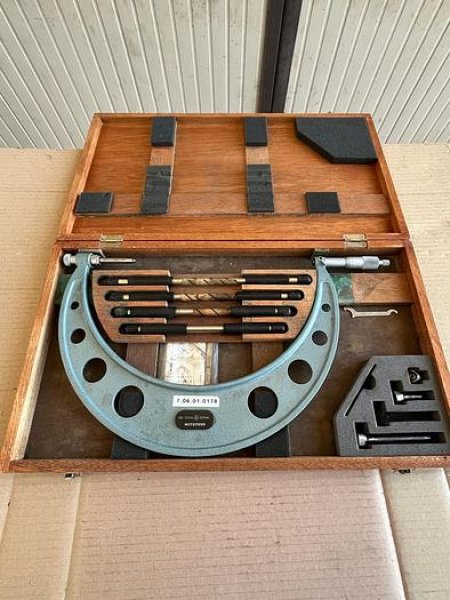 MITUTOYO 200-300 