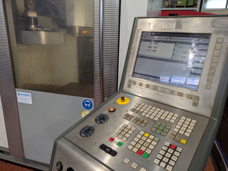 DECKEL MAHO DMC 63 V  2004