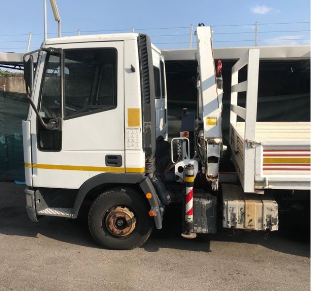 IVECO EUROCARGO 75 E14 CON GRU BONFIGLIOLI MOD. P5000 L/2SI  2006