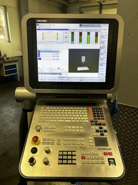 DMG MORI DMC 850 V  2015